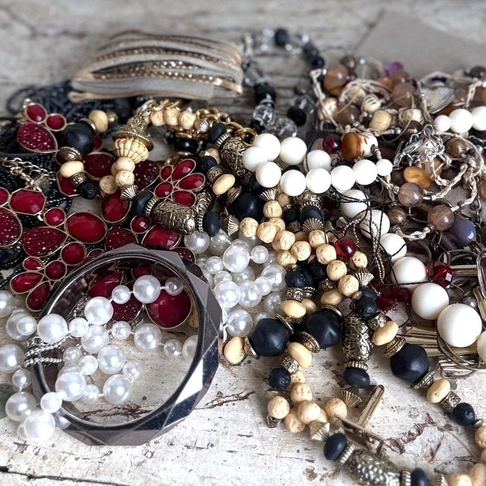Mixed Fashion Jewelry Lot 1lb 7.6oz Beaded Statement Necklaces Pearls Bangle B2